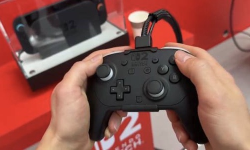 Switch2新款Pro手柄上手展示！新增背键和C键